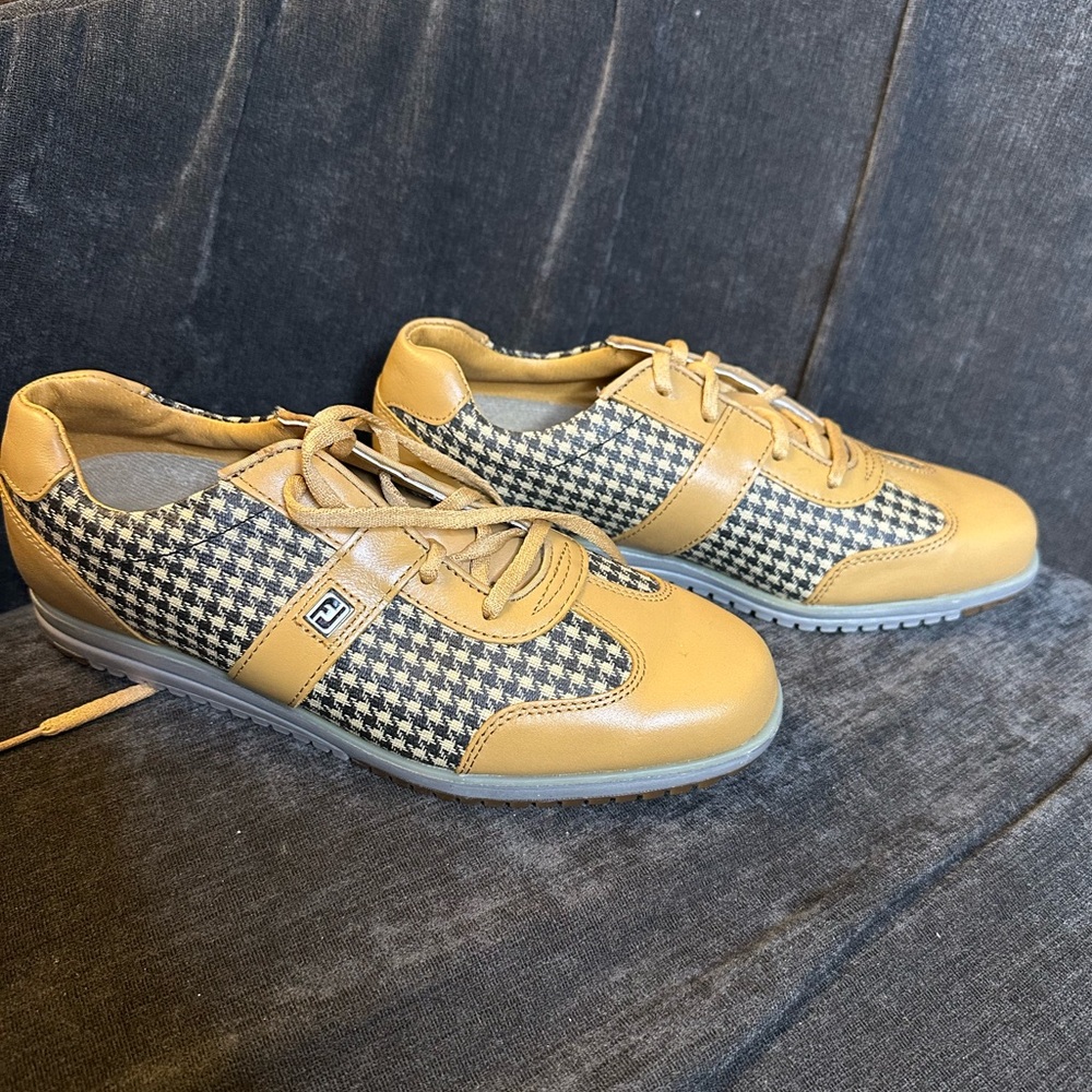 NWOT FootJoy Casual Collection Tan and Black Golf Shoes.  Women’s 6